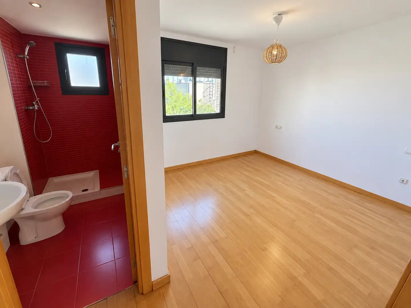 Habitación de Casa o chalet en venta en Vilanova i la Geltrú con Aire acondicionado, Calefacción y Jardín privado