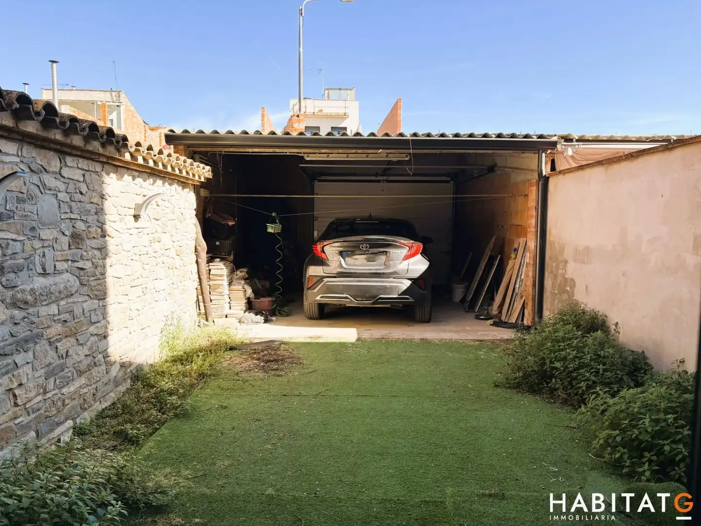 Aparcament de Casa adosada en venda en Bellpuig amb Aire condicionat, Calefacció i Jardí privat