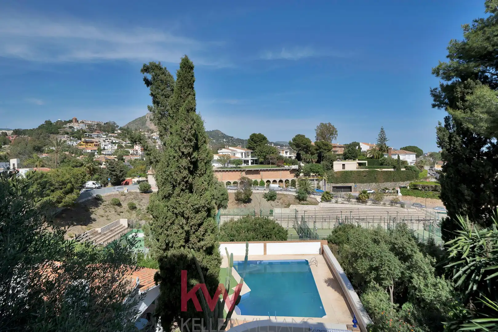 Piscina de Casa o xalet en venda en Málaga amb Aire condicionat, Calefacció i Jardí privat