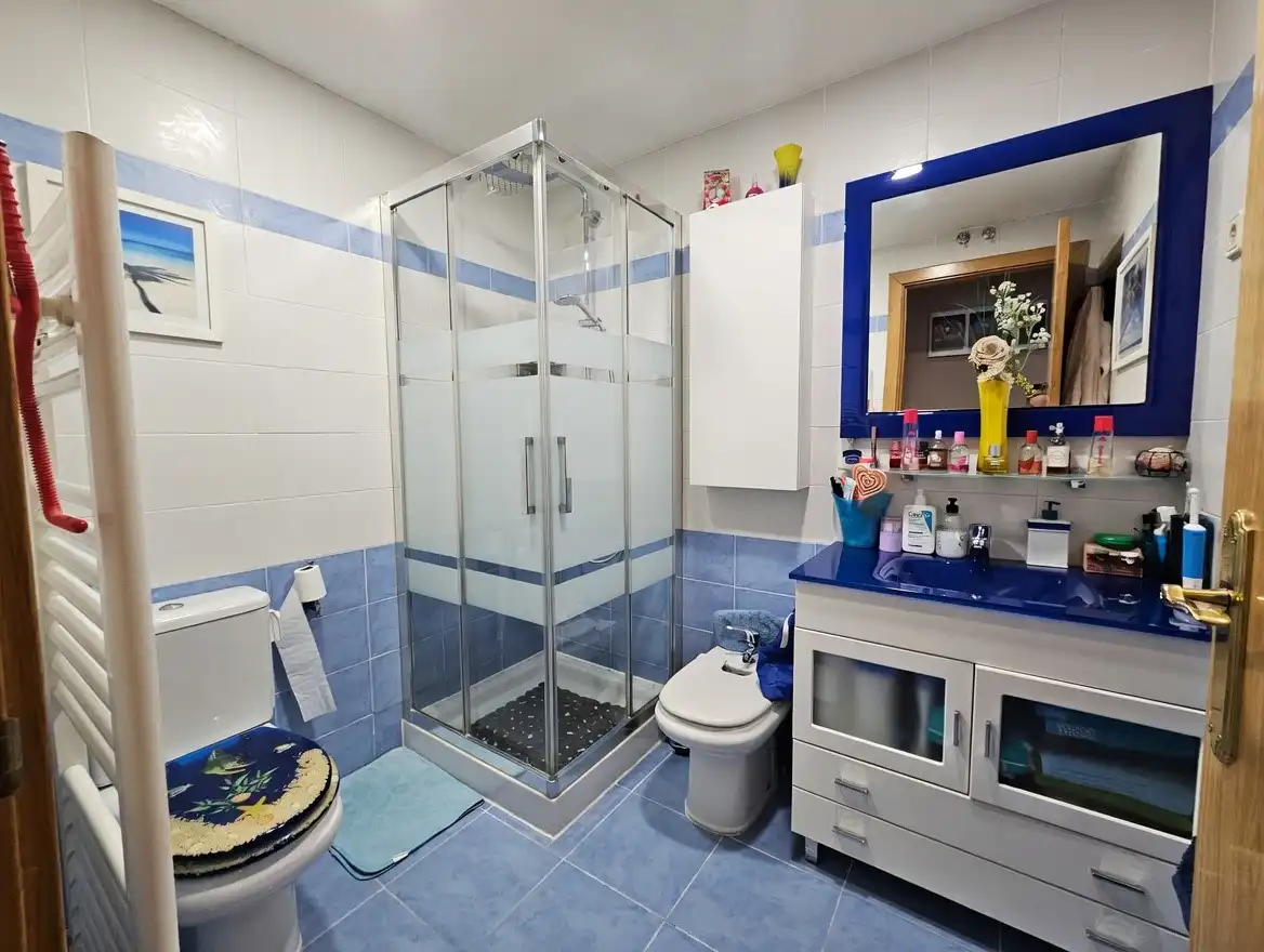 Baño de Piso en venta en Parla con Aire acondicionado, Calefacción y Jardín privado