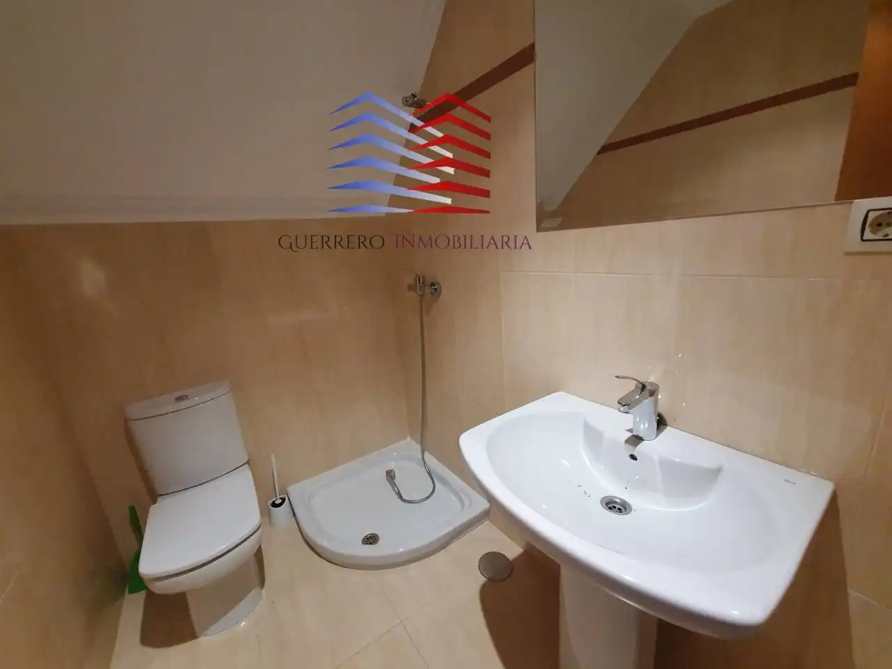 Badezimmer von Wohnung zur Miete in Ourense Capital  mit Heizung, Parkett und Terrasse
