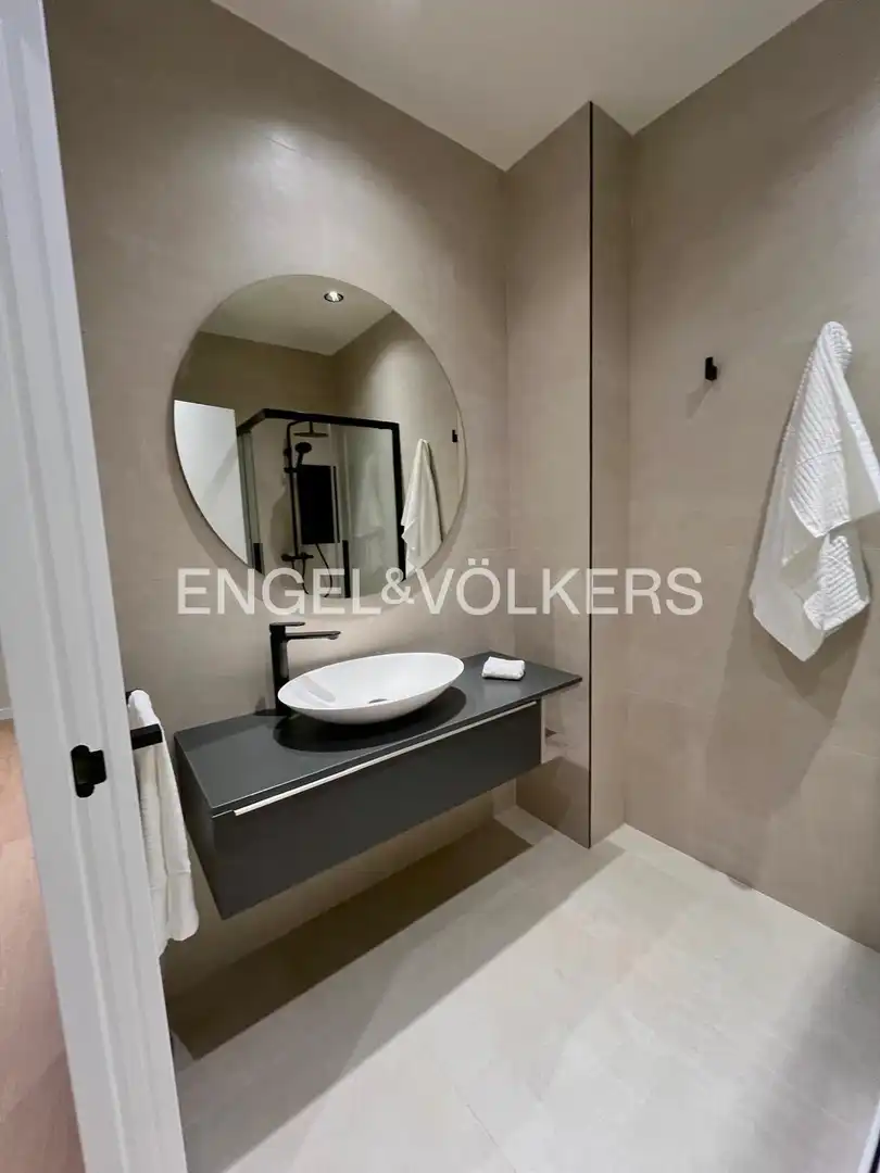 Bathroom of Flat for rent in Burjassot  with Air Conditioner, Heating and Furnished
