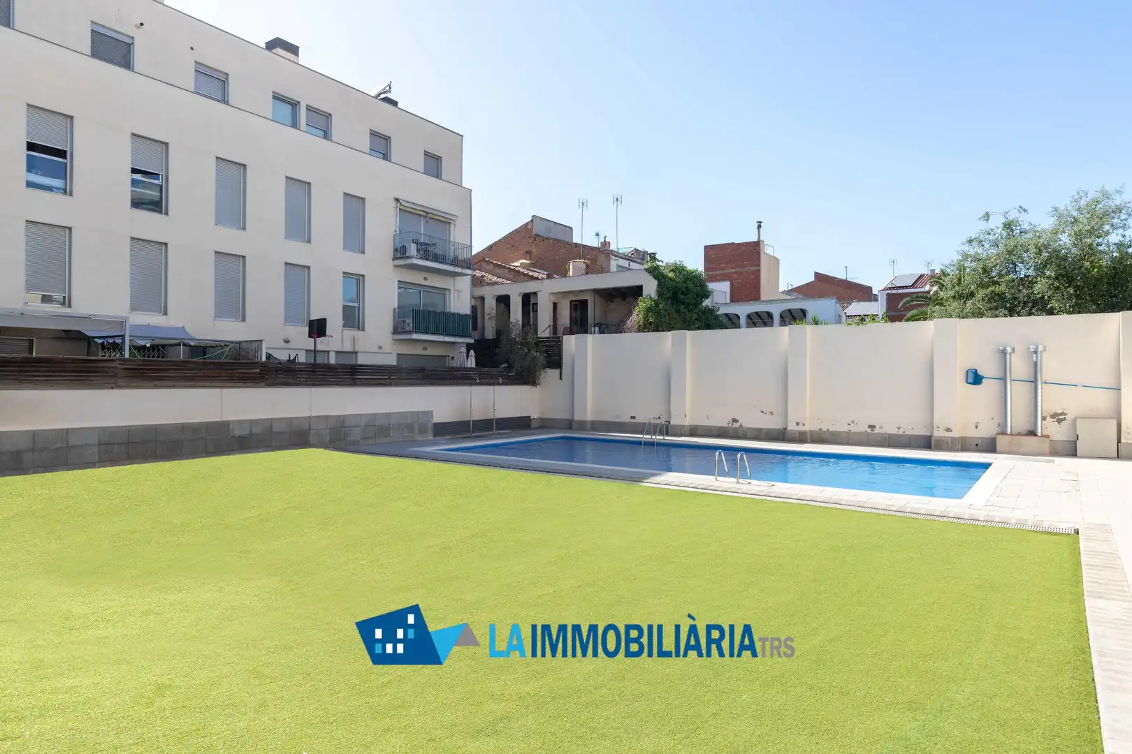 Schwimmbecken von Wohnung zum Verkauf in Terrassa mit Klimaanlage, Heizung und Terrasse