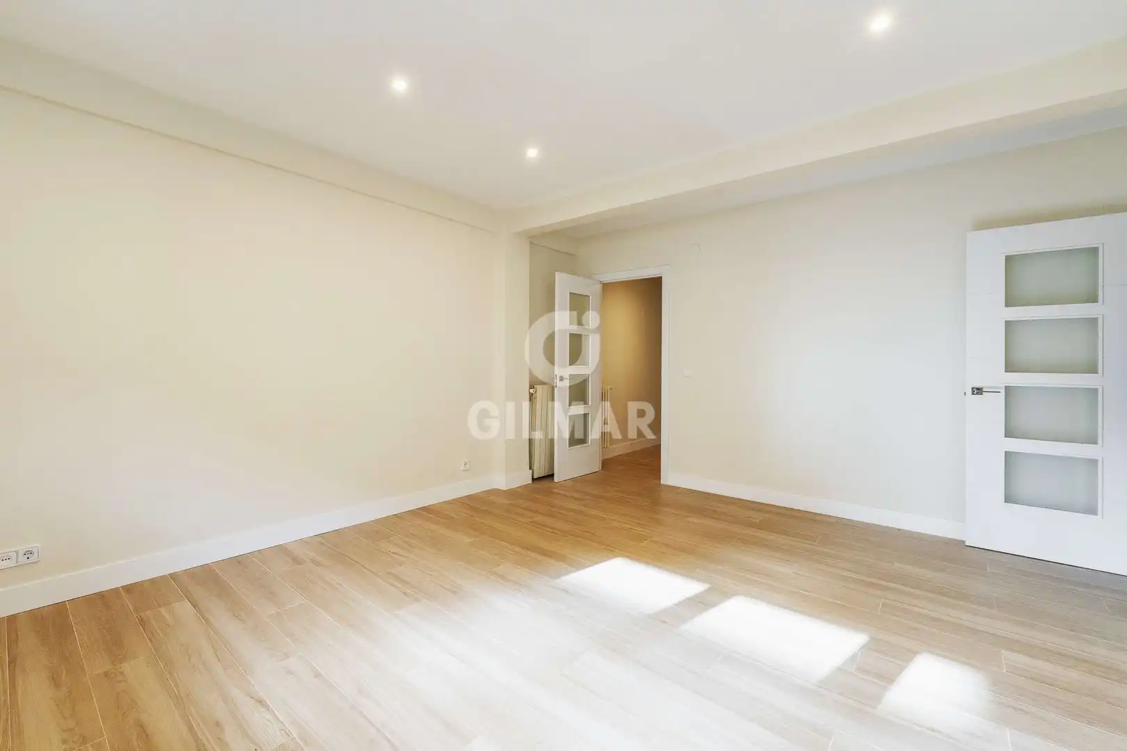 Habitación de Piso en venta en Madrid con Calefacción