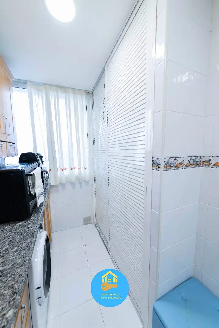 Badezimmer von Wohnung zum Verkauf in Dos Hermanas mit Klimaanlage und Abstellraum