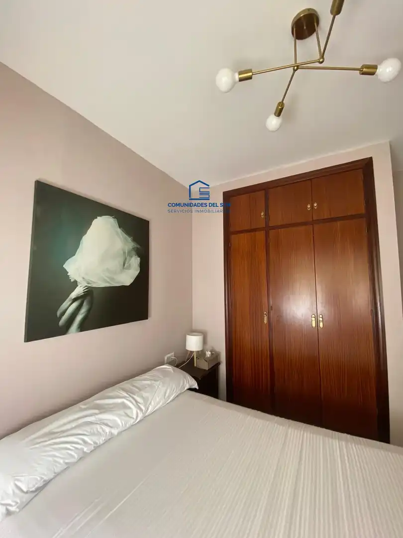 Dormitori de Apartament de lloguer en Cádiz amb Aire condicionat, Calefacció i Moblat