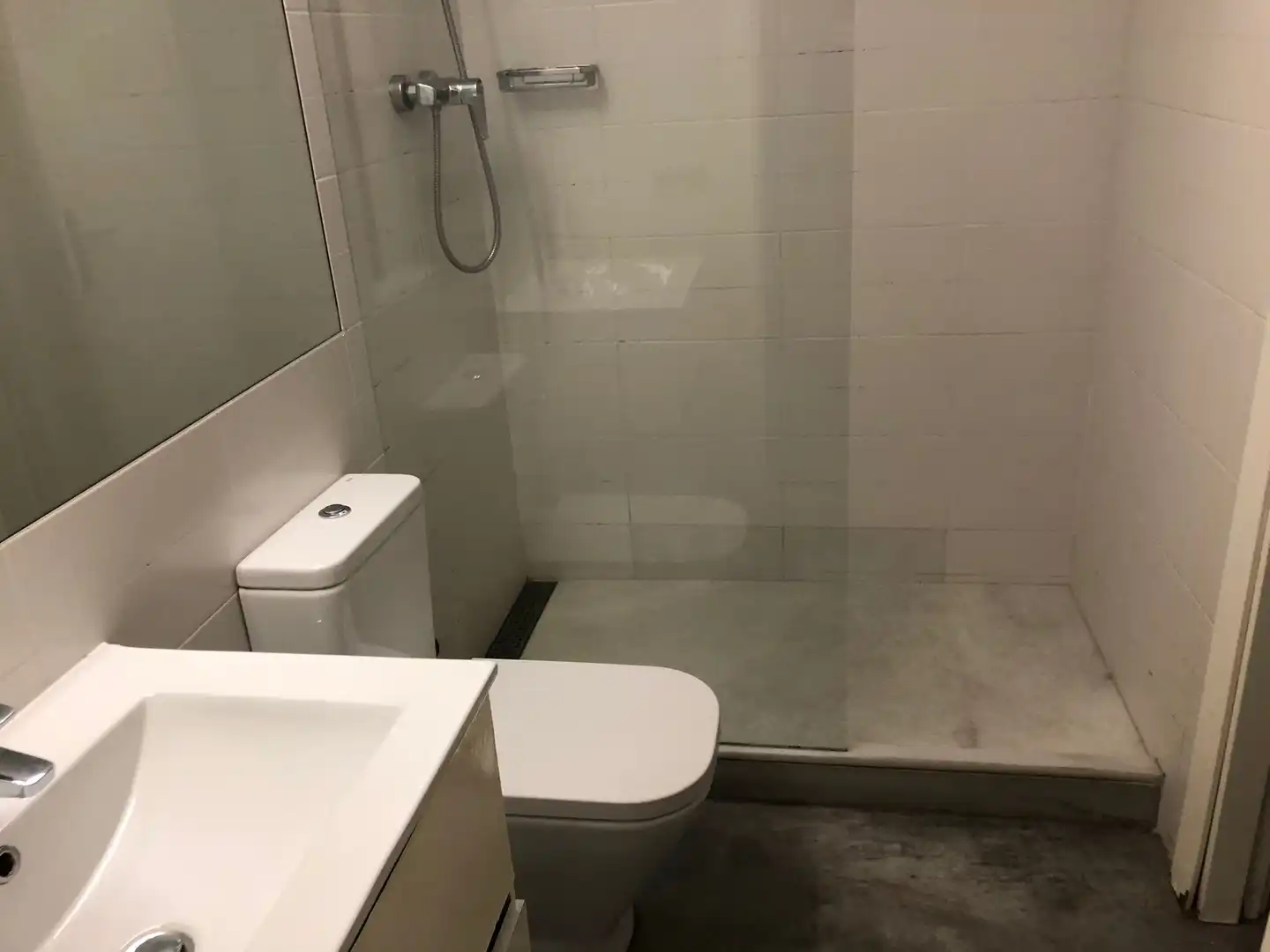 Badezimmer von Wohnung zur Miete in Barcelona mit Klimaanlage, Möbliert und Ofen