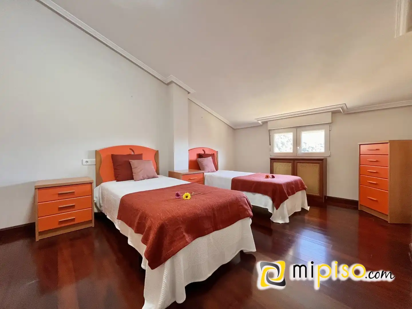 Habitación de Casa adosada en venta en Ruesga con Calefacción, Terraza y Amueblado