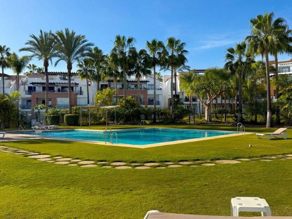 Piscina de Apartament en venda en Estepona amb Aire condicionat, Terrassa i Piscina