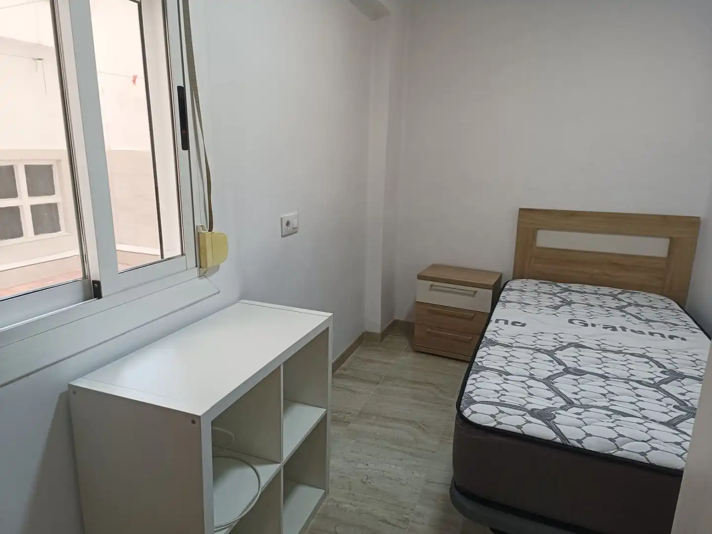 Habitación de Piso de alquiler en Mislata con Aire acondicionado, Terraza y Amueblado