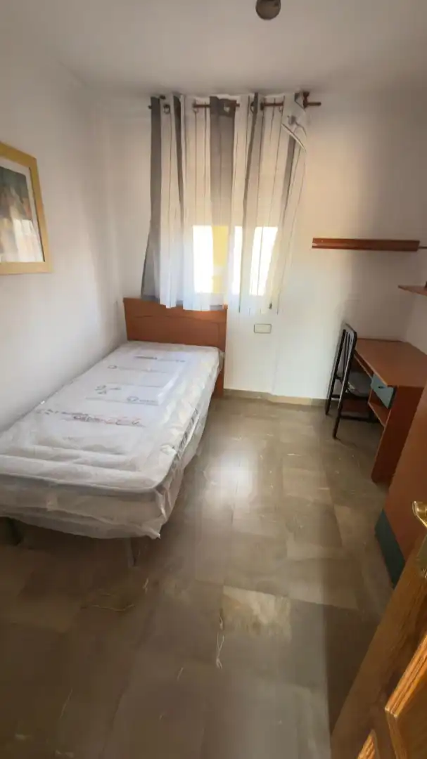 Bedroom of Flat for rent in Granada  with Air Conditioner, Furnished and Oven