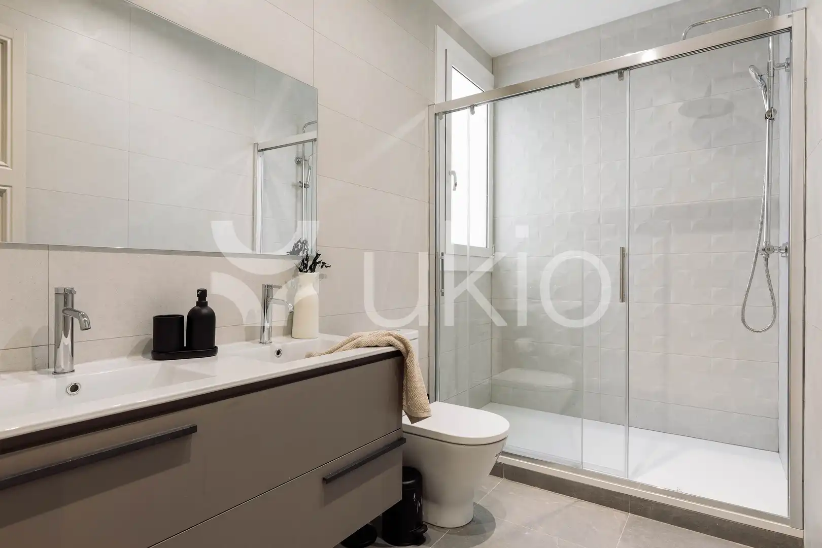 Baño de Apartamento de alquiler en Barcelona con Aire acondicionado, Calefacción y Amueblado