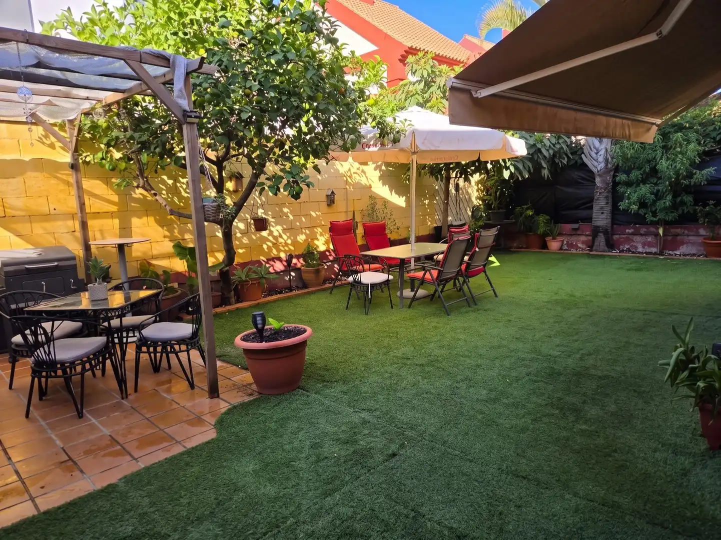 Xalet amb jardí en venda a Calle HIERBALUISA