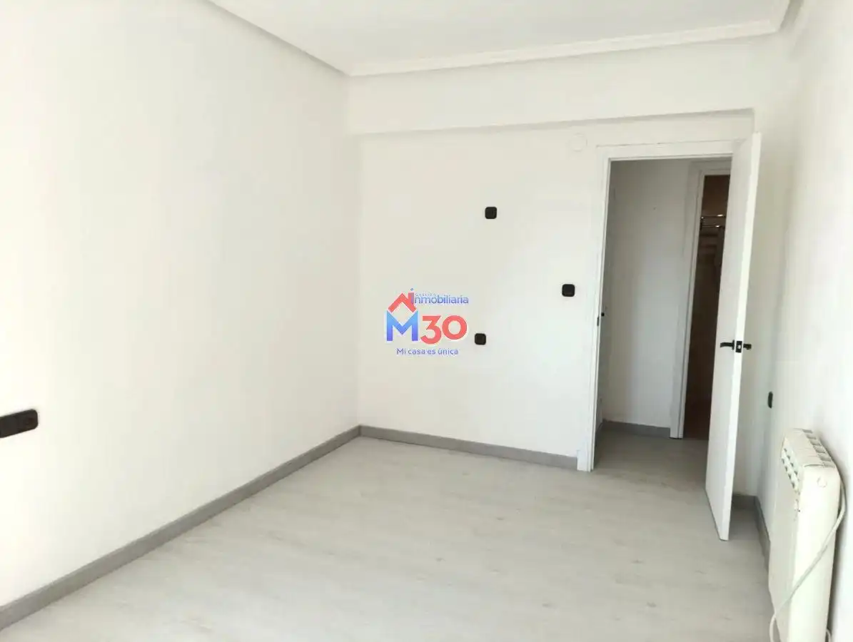 Dormitori de Apartament en venda en Miranda de Ebro amb Calefacció, Terrassa i Traster
