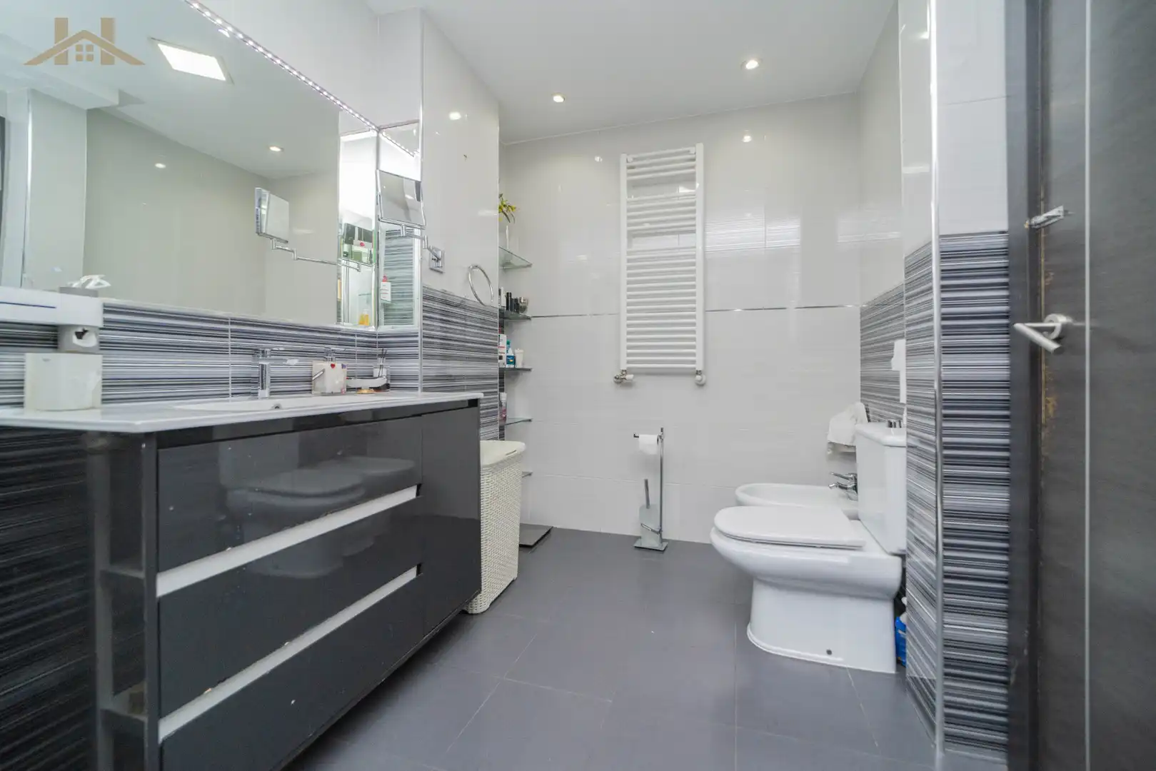 Baño de Piso en venta en Leganés con Aire acondicionado, Balcón y Piscina comunitaria
