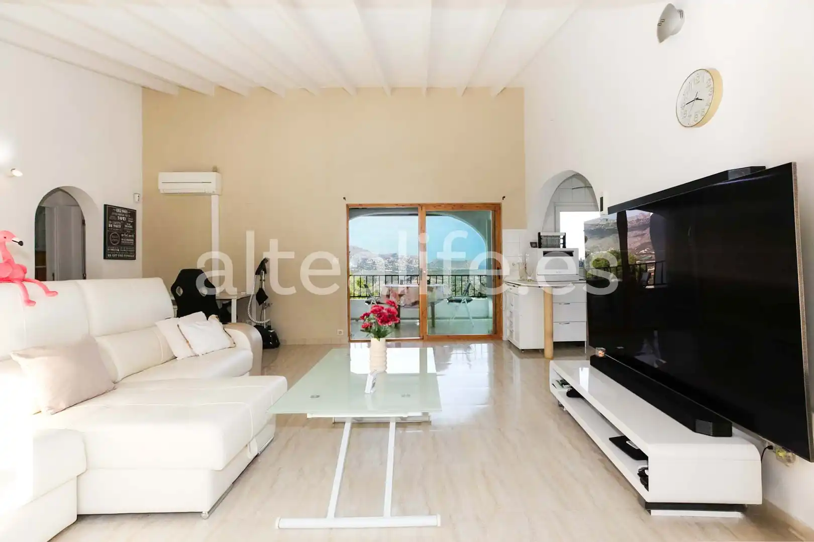 Sala d'estar de Casa o xalet en venda en La Nucia amb Aire condicionat, Jardí privat i Terrassa