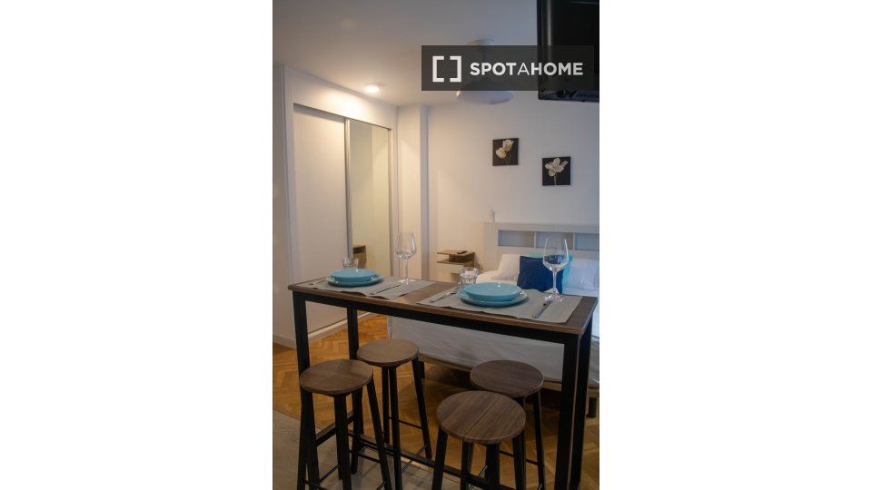 Vista exterior de Piso de alquiler en  Madrid Capital con Aire acondicionado, Calefacción y Amueblado