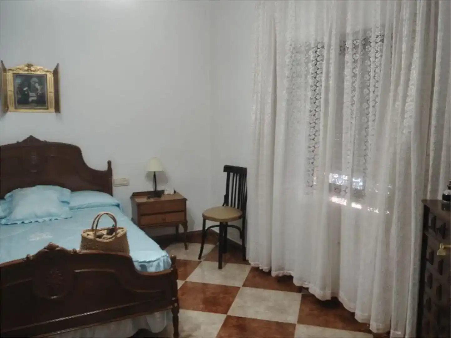 Dormitori de Casa adosada en venda en Torremejía amb Aire condicionat i Jardí privat