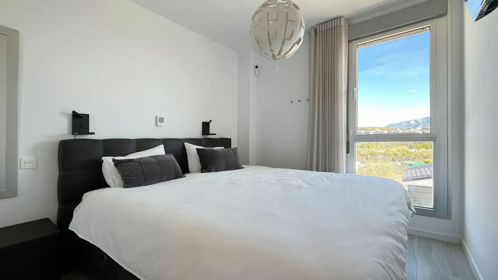Habitación de Ático en venta en Estepona con Aire acondicionado, Terraza y Trastero