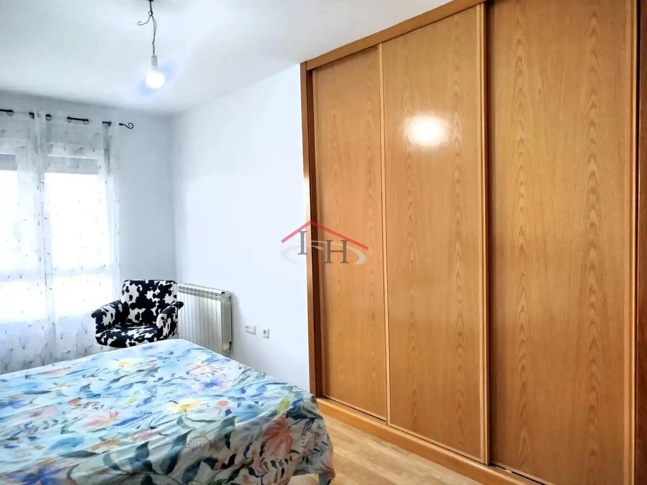 Schlafzimmer von Wohnungen zur Miete in Villaquilambre mit Heizung, Parkett und Terrasse