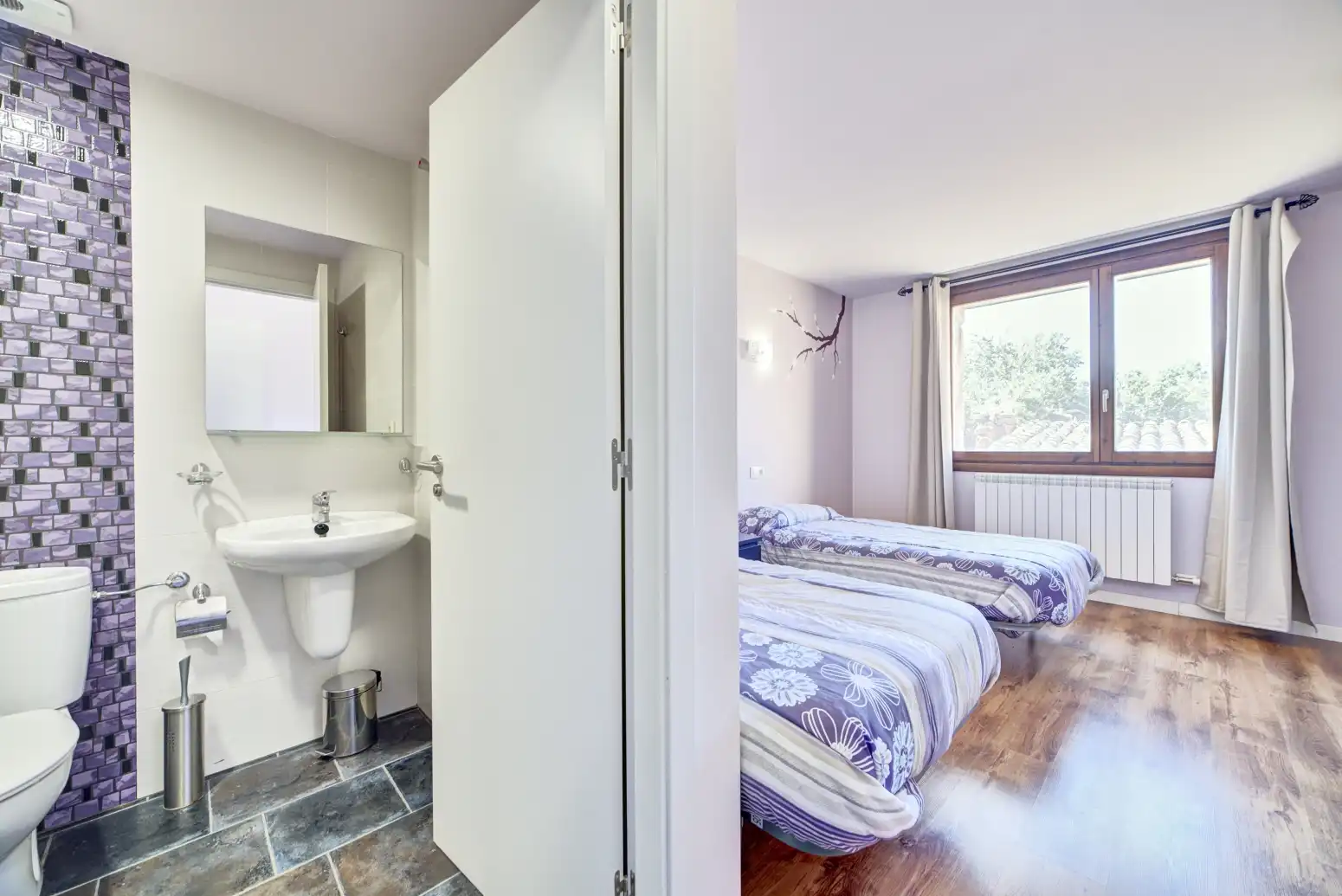 Schlafzimmer von Dachboden zum Verkauf in Undués de Lerda mit Heizung, Parkett und Terrasse