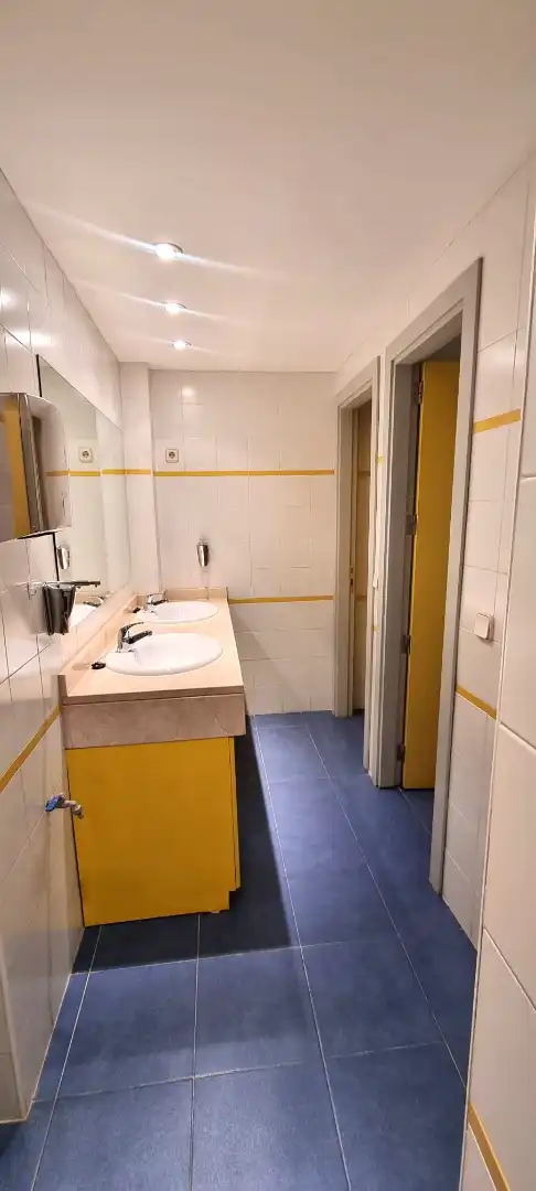 Badezimmer von Geschaftsraum zum Verkauf in Madrid mit Klimaanlage, Möbliert und Alarm