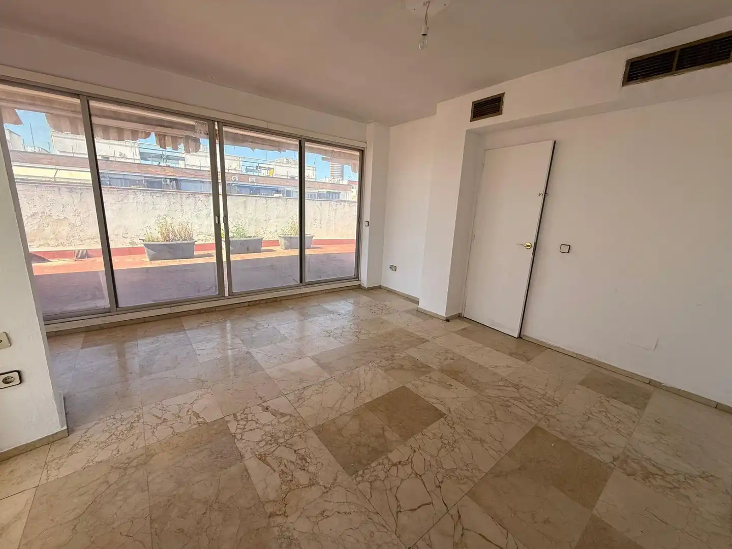 Dachboden zur Miete in Sevilla mit Klimaanlage und Terrasse