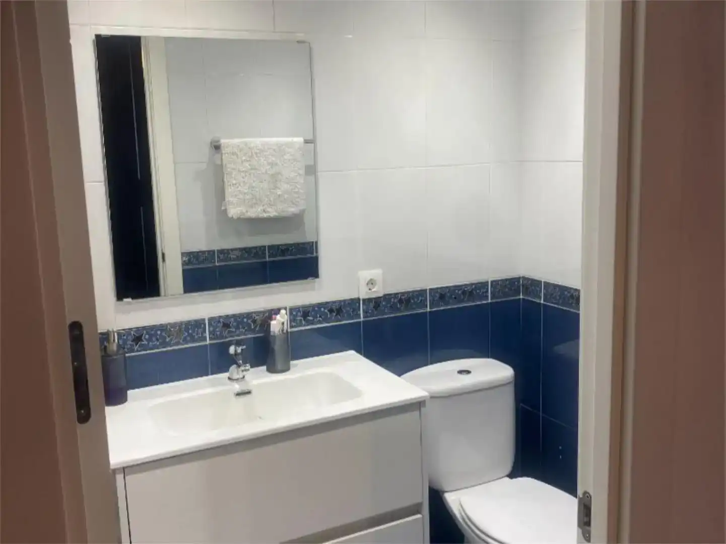 Badezimmer von Wohnung zur Miete in Villaviciosa mit Möbliert