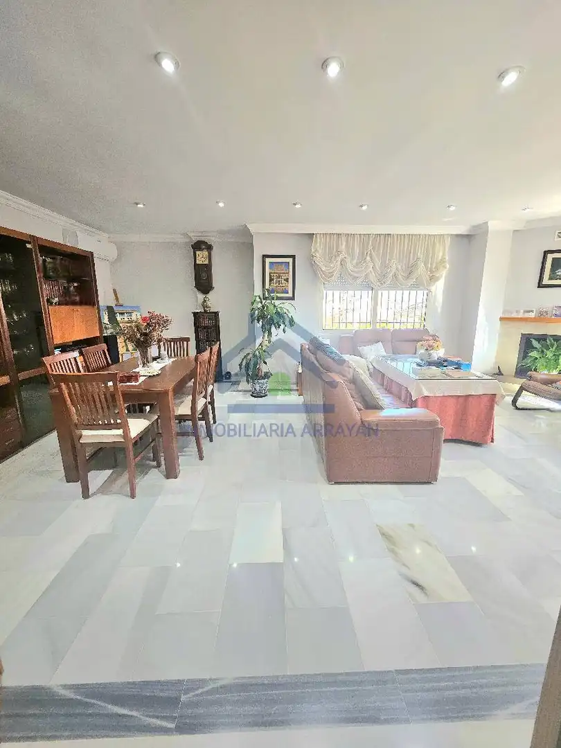 Sala de estar de Casa o chalet en venta en Ogíjares con Aire acondicionado, Calefacción y Jardín privado