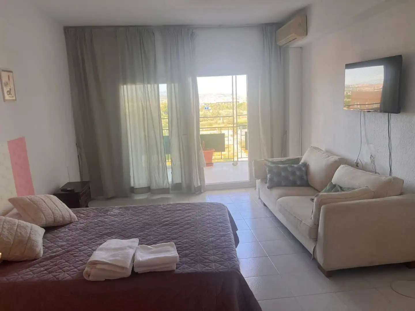 Habitación de Piso en venta en  Murcia Capital con Aire acondicionado, Terraza y Amueblado