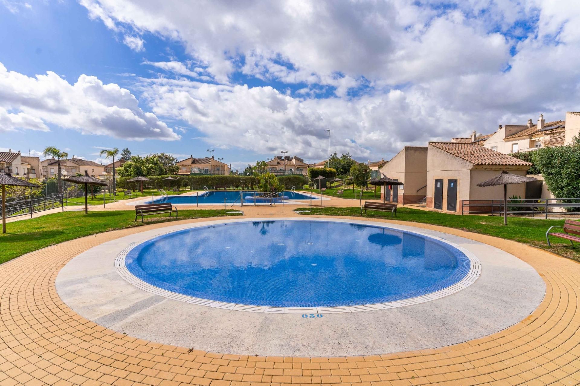 Piscina de Casa adosada en venda en Jerez de la Frontera amb Aire condicionat, Calefacció i Jardí privat