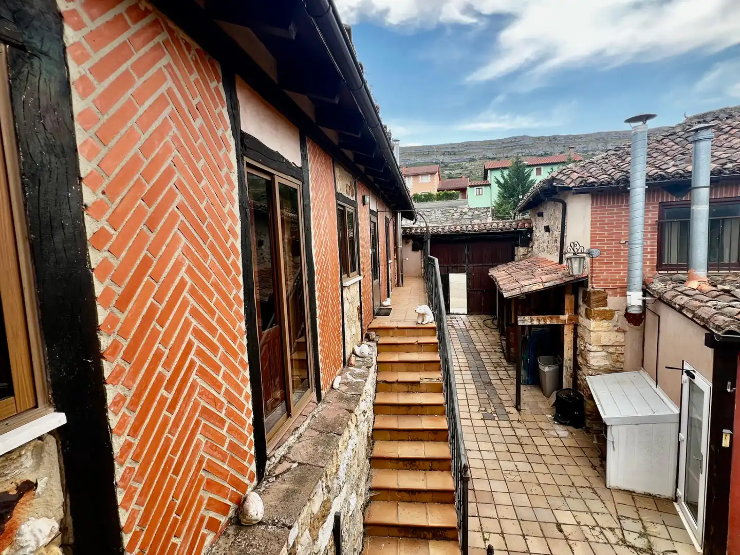 Vista exterior de Edificio en venta en Valle de Valdelucio