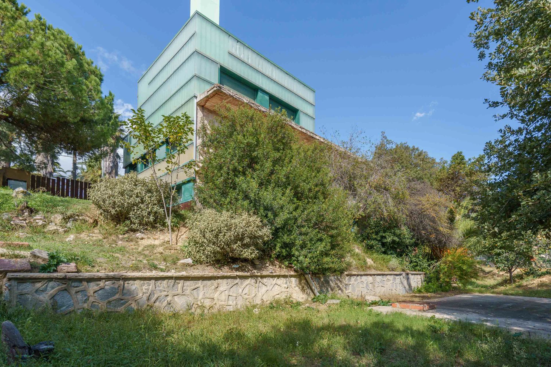 Vista exterior de Casa o xalet en venda en Cerdanyola del Vallès amb Aire condicionat, Calefacció i Jardí privat