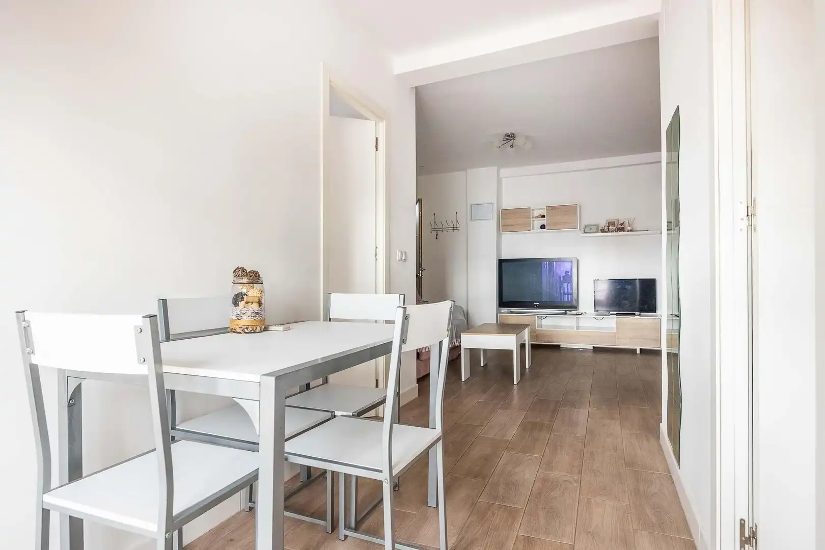 Living room of Flat for sale in Sevilla  with Air Conditioner, Terrace and Storage room