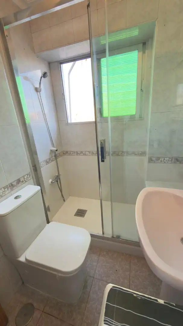 Bathroom of Flat for rent in Granada  with Air Conditioner, Furnished and Oven