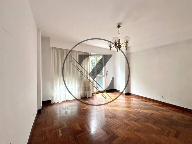 Piso en Venta en Mons Pasealekua en Intxaurrondo