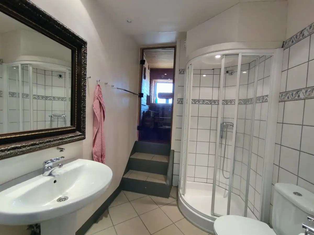 Bathroom of Houses for sale in Graus  with Private garden, Storage room and Sauna