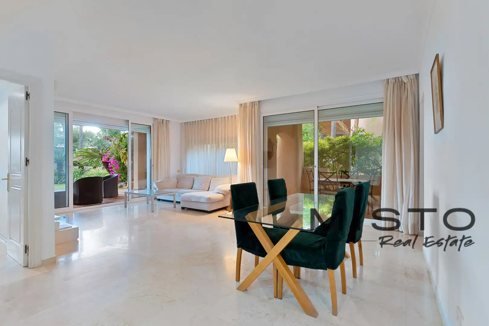 Comedor de Piso en venta en Marbella con Aire acondicionado, Terraza y Piscina