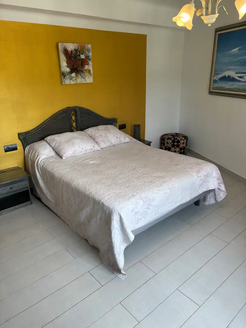 Dormitori de Apartament de lloguer en Castell d'Aro, Platja d'Aro i s'Agaró amb Moblat, Rentadora i Balcó