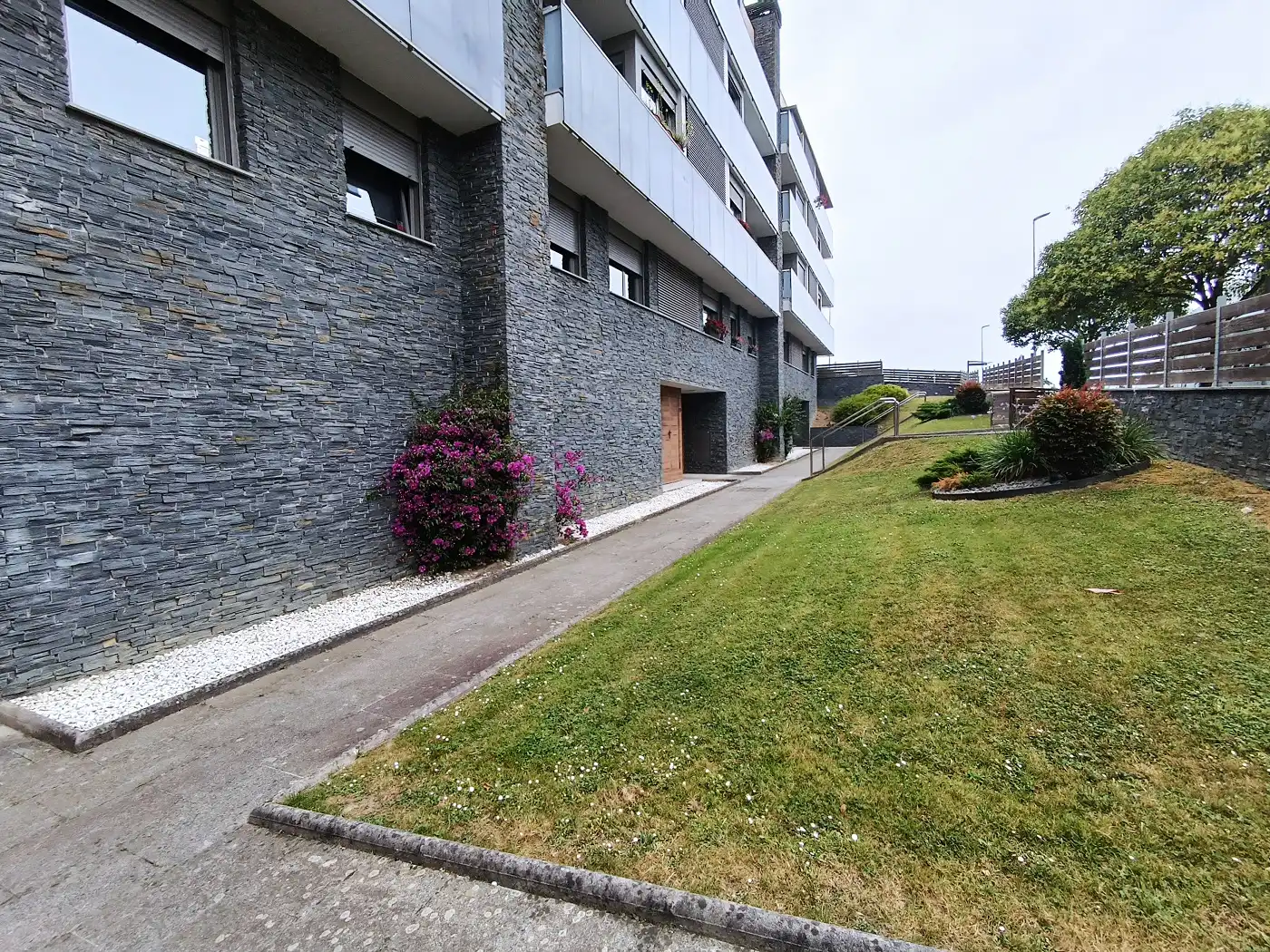 Vista exterior de Ático en venta en Urduliz con Calefacción, Terraza y Trastero