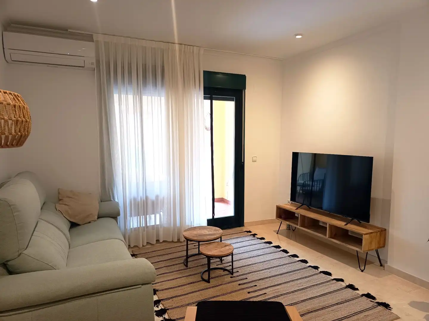Sala de estar de Apartamento de alquiler en Jávea / Xàbia con Aire acondicionado, Calefacción y Jardín privado