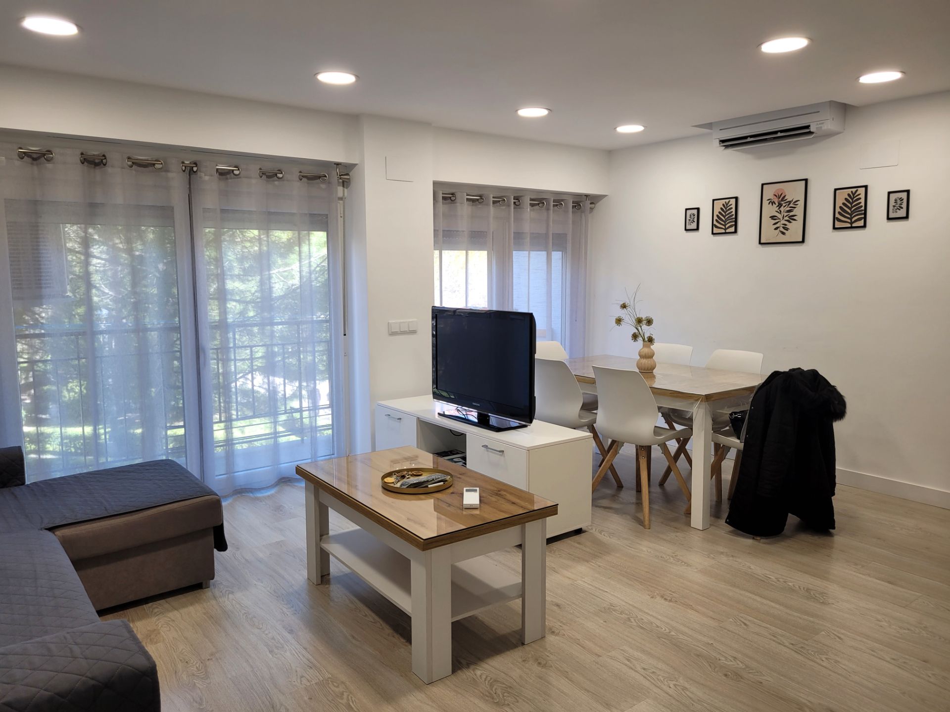 Sala d'estar de Pis de lloguer en Cuenca Capital amb Aire condicionat, Calefacció i Moblat
