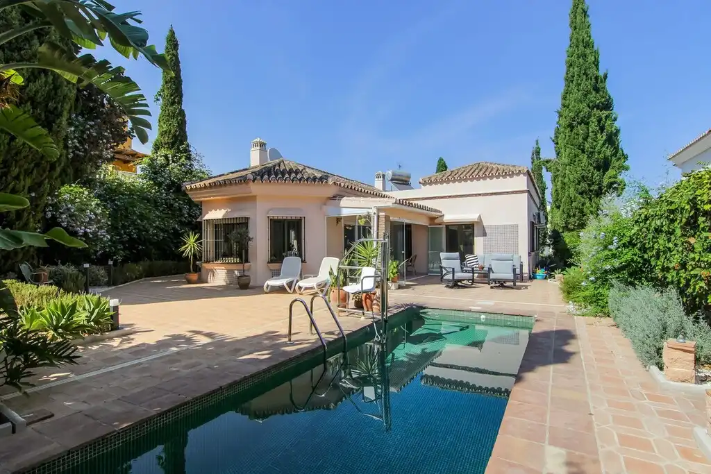 Detached house with pool for sale in Campo de Mijas