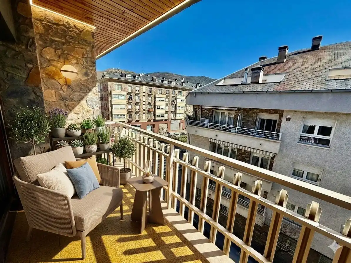 Duplex with lift for sale in Carrer de Joaquim Viola Lafuerza 31, imagen 7