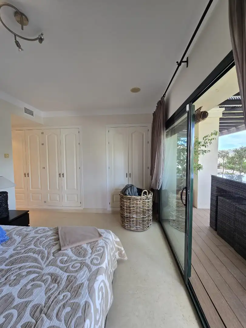 Habitación de Piso en venta en Benahavís con Aire acondicionado, Terraza y Trastero