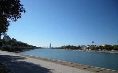 Exterior view of Flat for sale in  Sevilla Capital  with Air Conditioner and Terrace