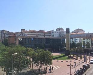 Vista exterior de Pis de lloguer en Girona Capital amb Aire condicionat i Balcó