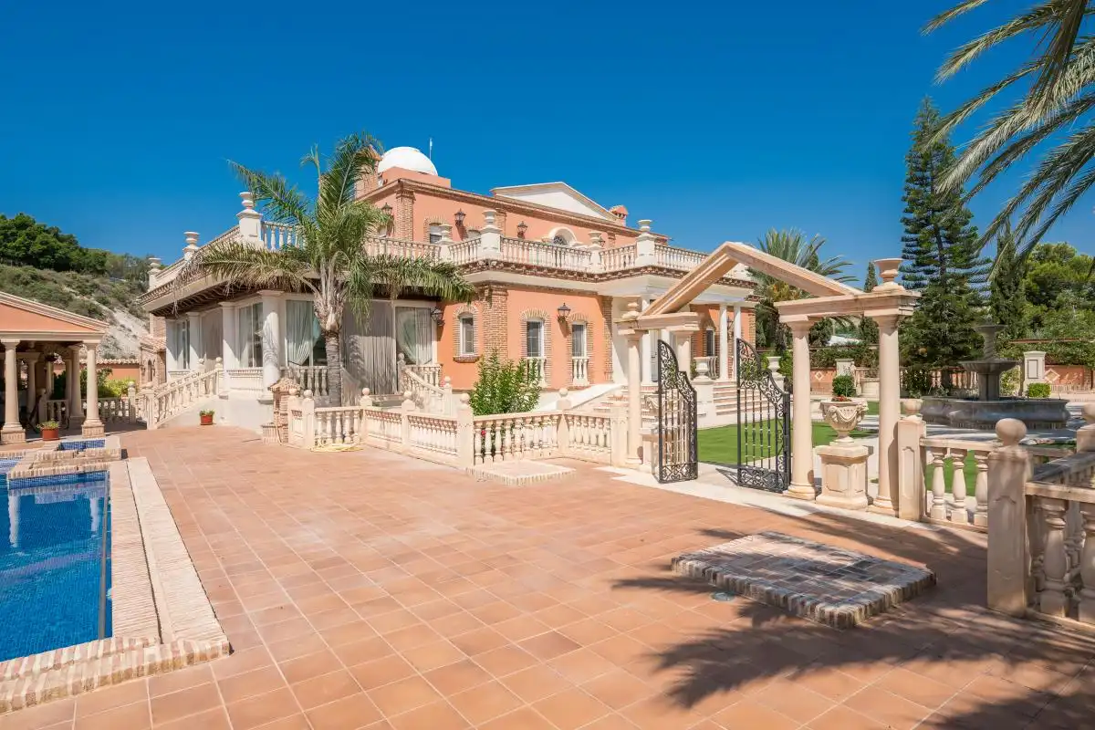 Vista exterior de Casa o xalet en venda en Elche / Elx amb Aire condicionat, Calefacció i Jardí privat