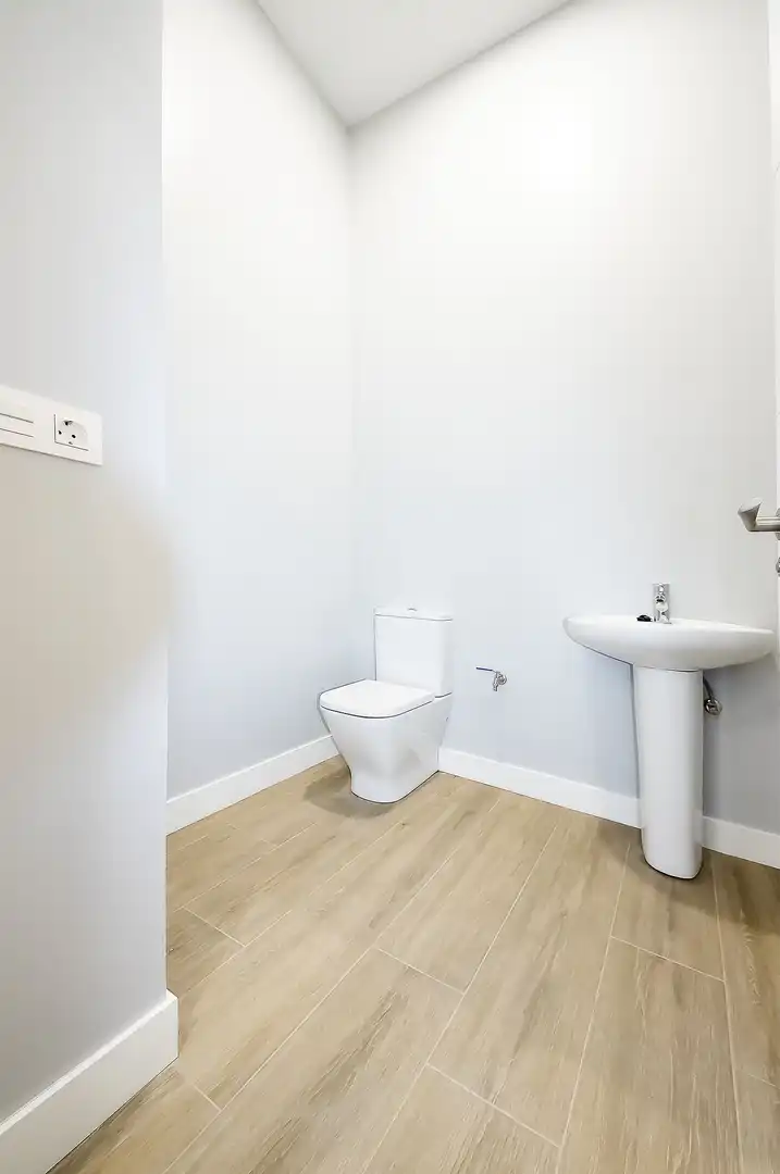 Badezimmer von Geschaftsraum zur Miete in Astigarraga