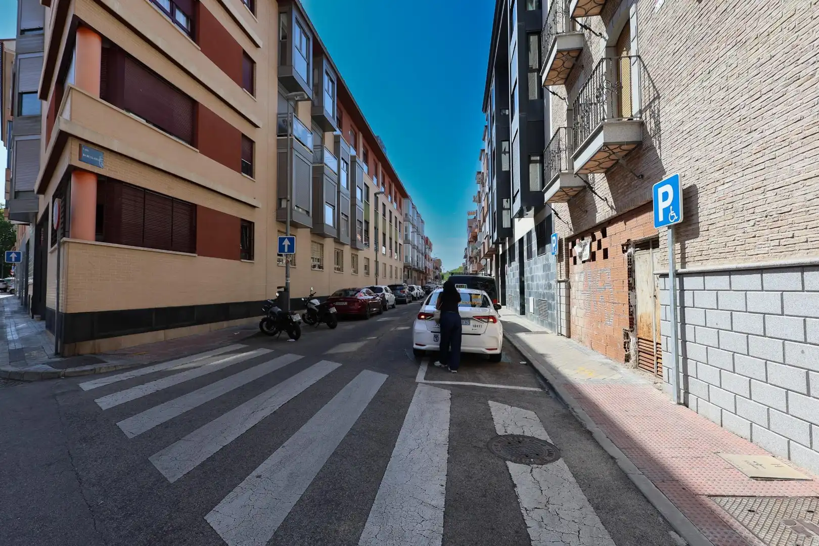 Vista exterior de Casa adosada en venda en Leganés amb Calefacció, Jardí privat i Traster